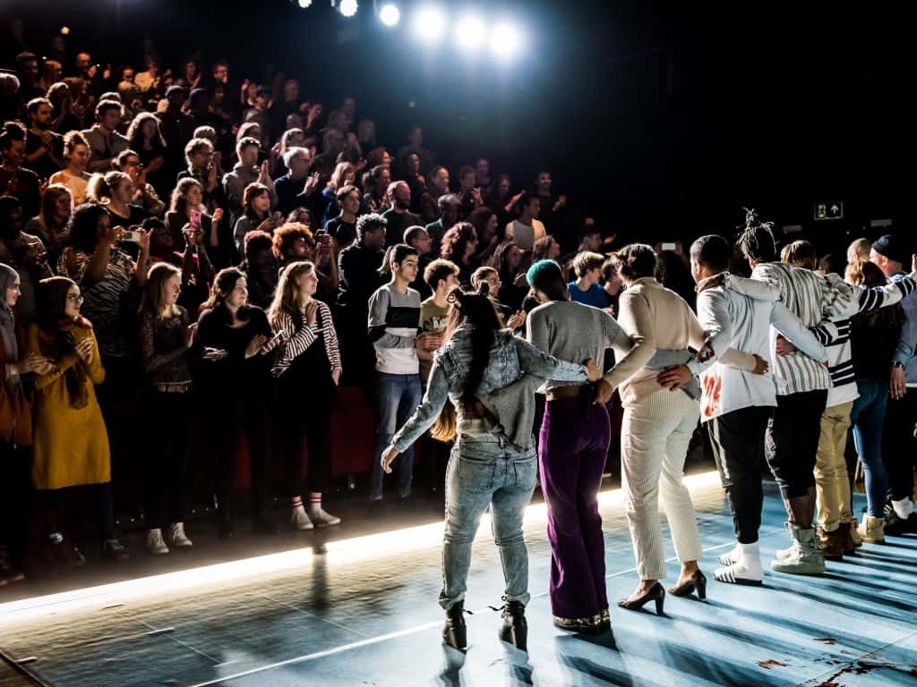 Applaus na een voorstelling in Theater aan het Spui